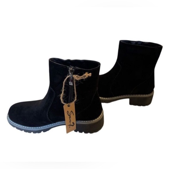 Seven7 Women's Black Ankle Bootie
Round Toe Zip Casual Heel Size 6 - Picture 4 of 8